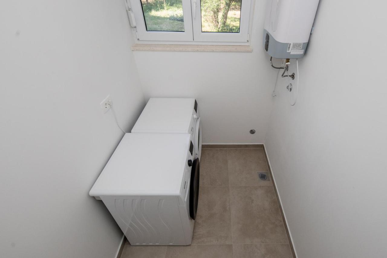 Peaceful Haven Near The Sea-Apartments Torlak Rab Banjol Eksteriør bilde